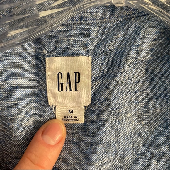 GAP Linen Button Front Tank, Size Medium - Picture 3 of 4